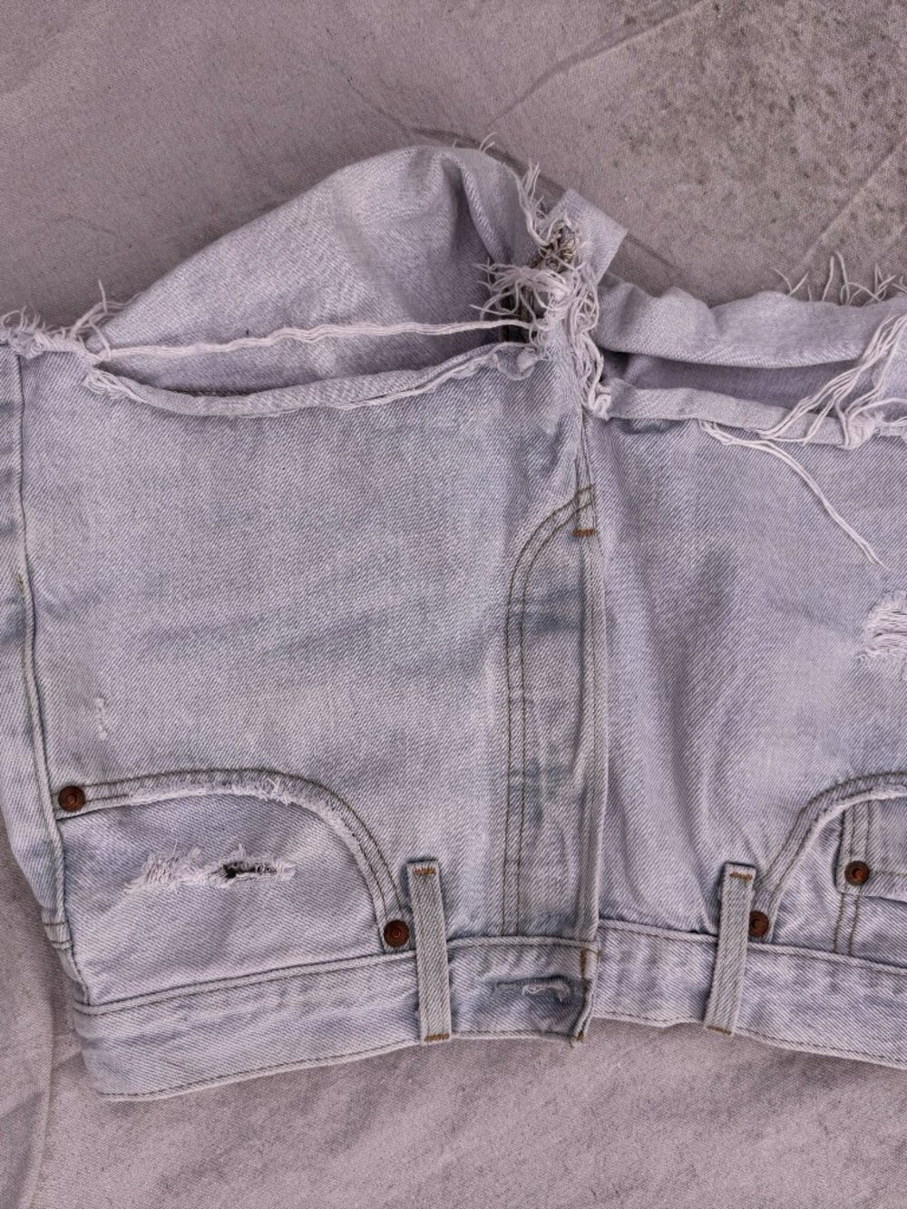 Levi’s 501 Distressed Cutoff Denim Shorts W28